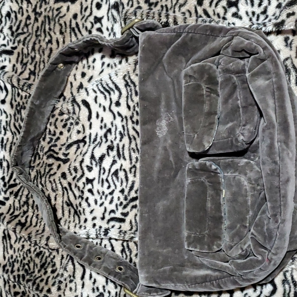 Velvety GAP shoulder bag.